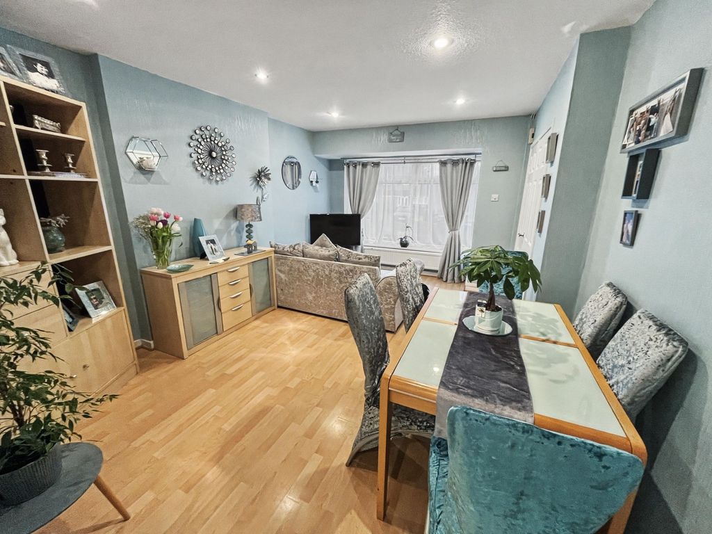 Property photo 3 of 24