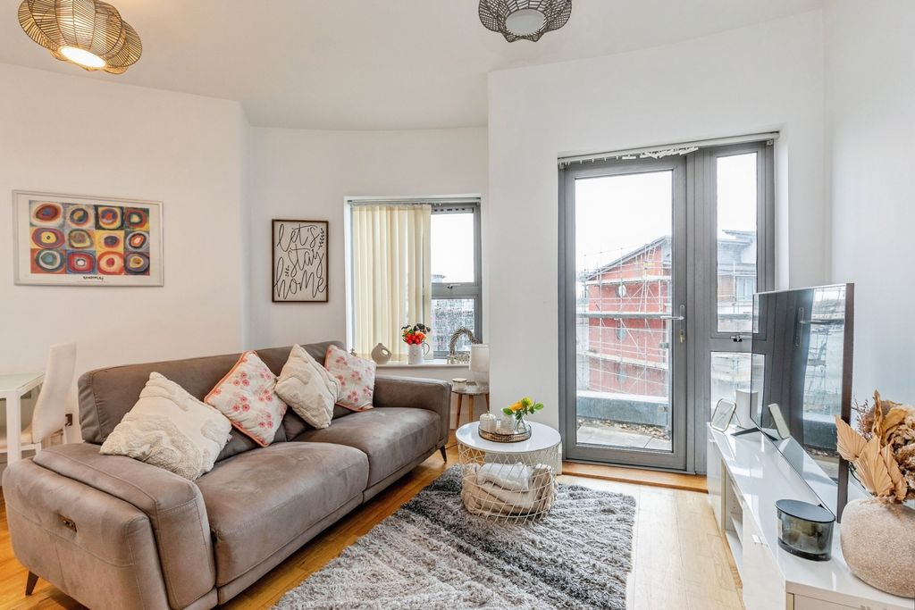 Property photo 2 of 17 Photo