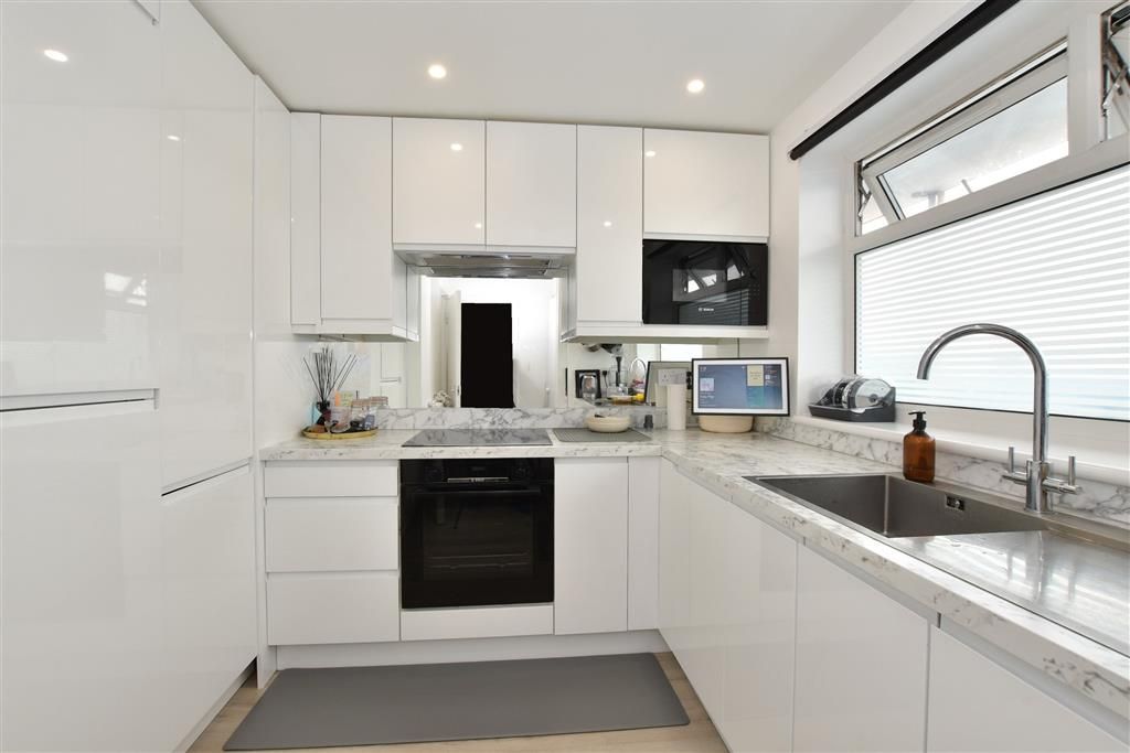 Property photo 3 of 9 Kitchen
