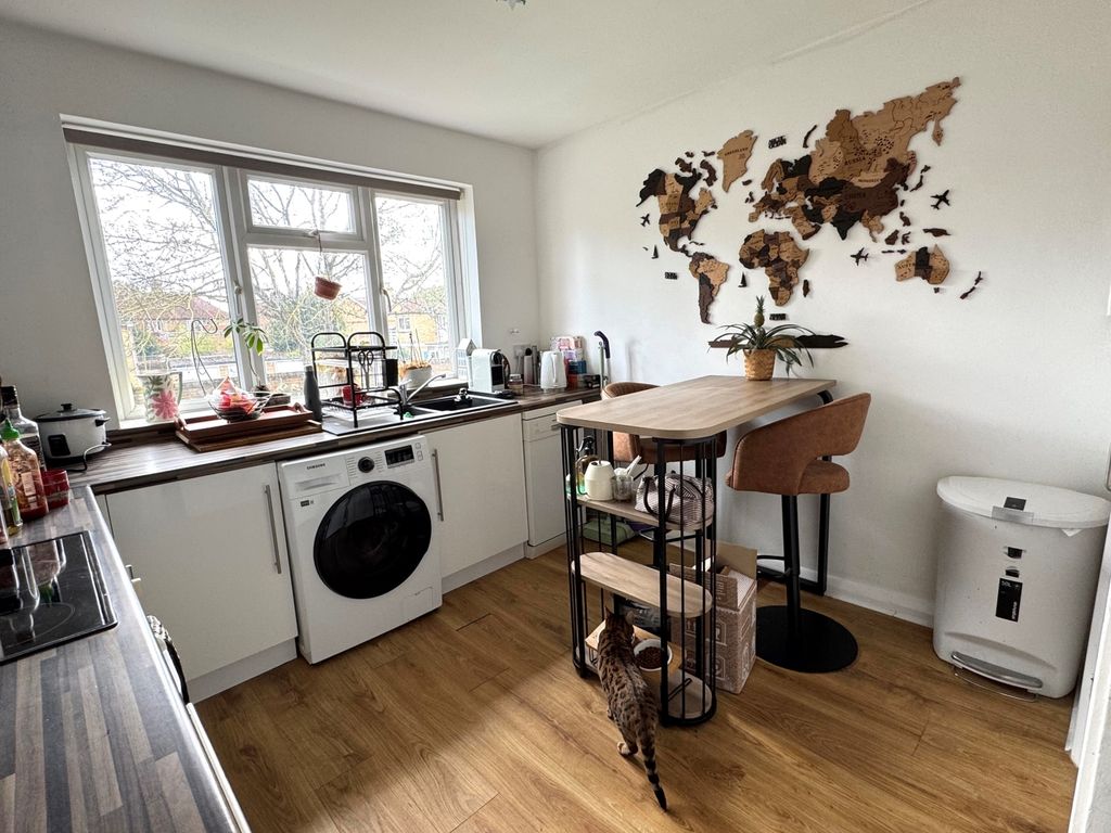 Property photo 3 of 6 Kitchen