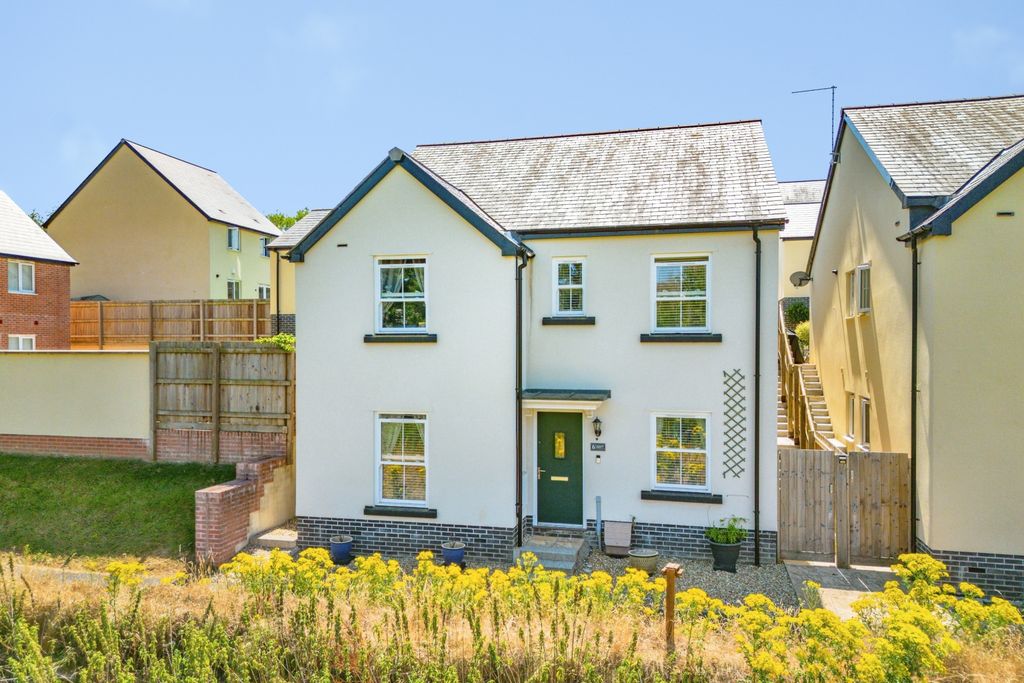 Property photo 1 of 33