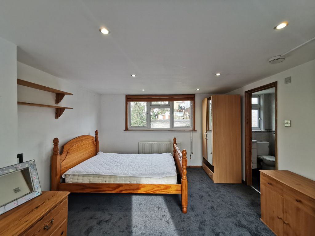 Property photo 3 of 13 Gallery