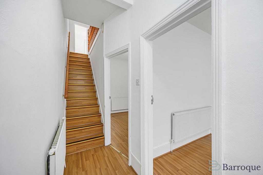 Property photo 3 of 21 Hallway