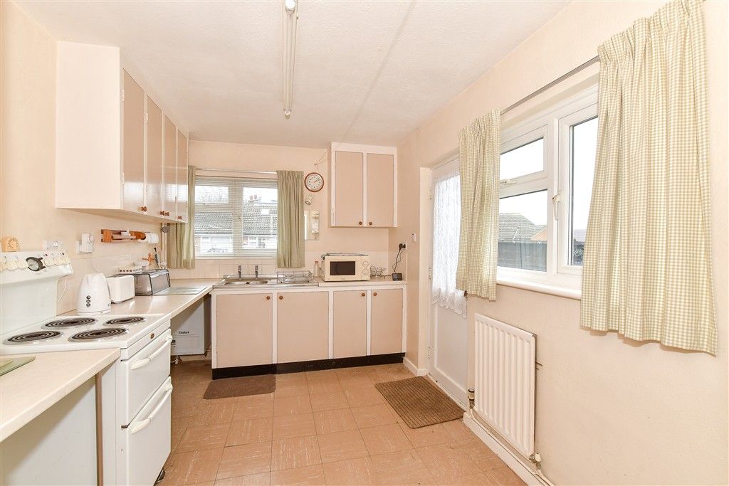 Property photo 3 of 9 Kitchen