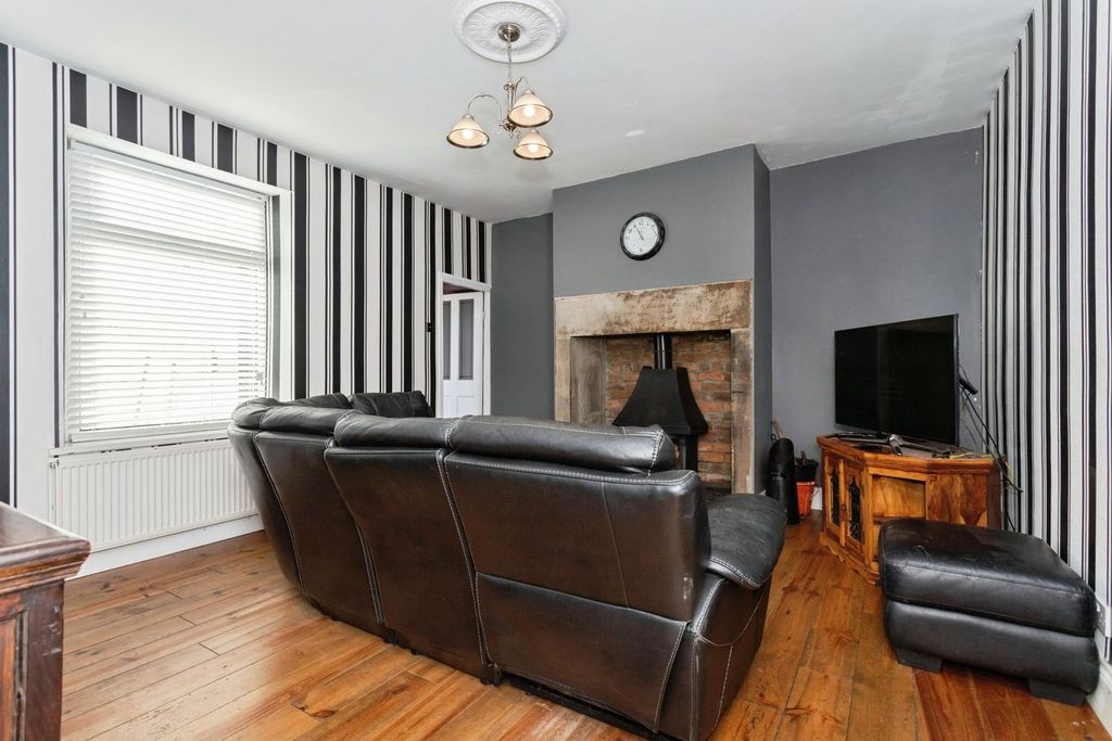 Property photo 3 of 16