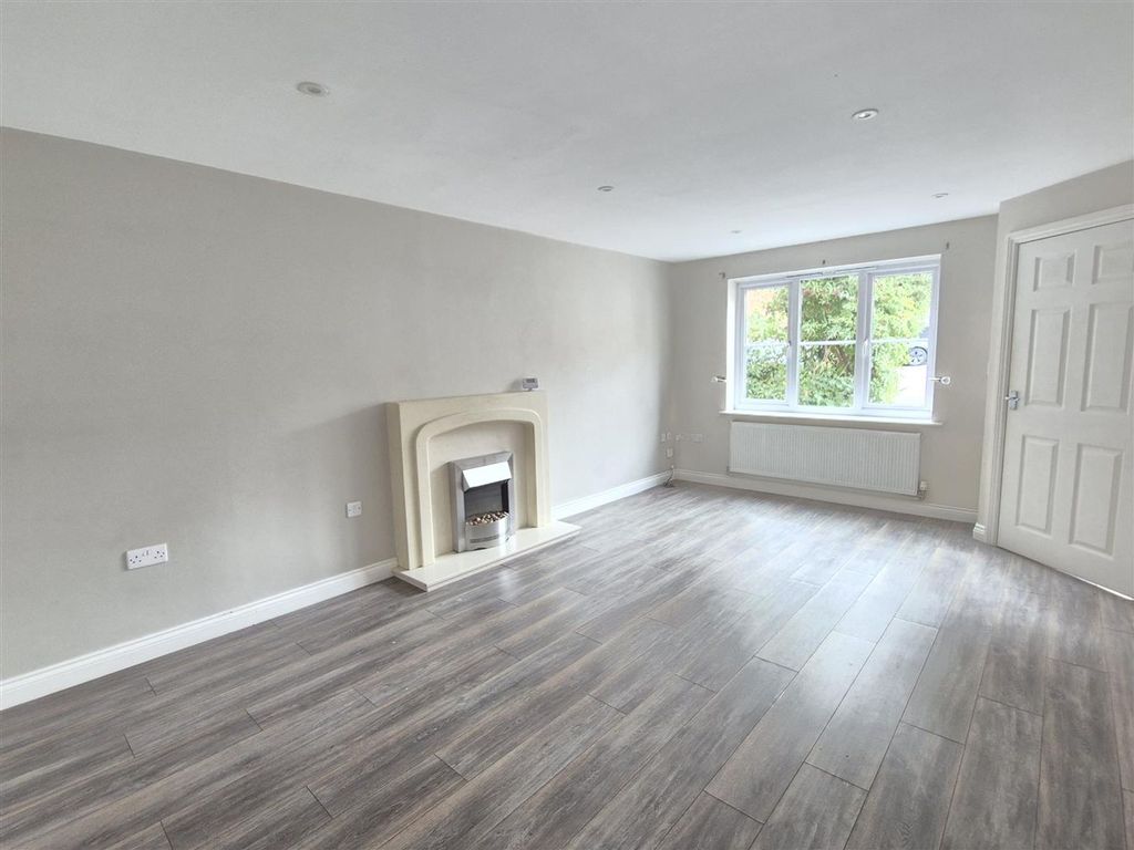 Property photo 2 of 14 Lounge