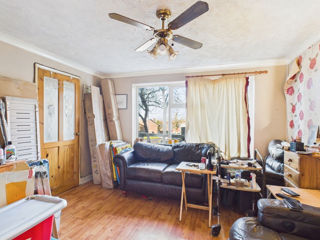 Property photo 3 of 16 Cam03729G0-Pr0214-Still012