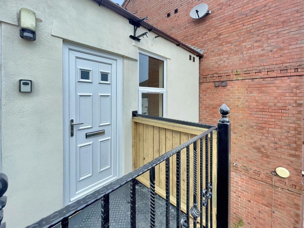 Property photo 1 of 10 Front