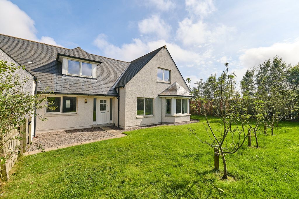 Property photo 2 of 39 Picture No. 12