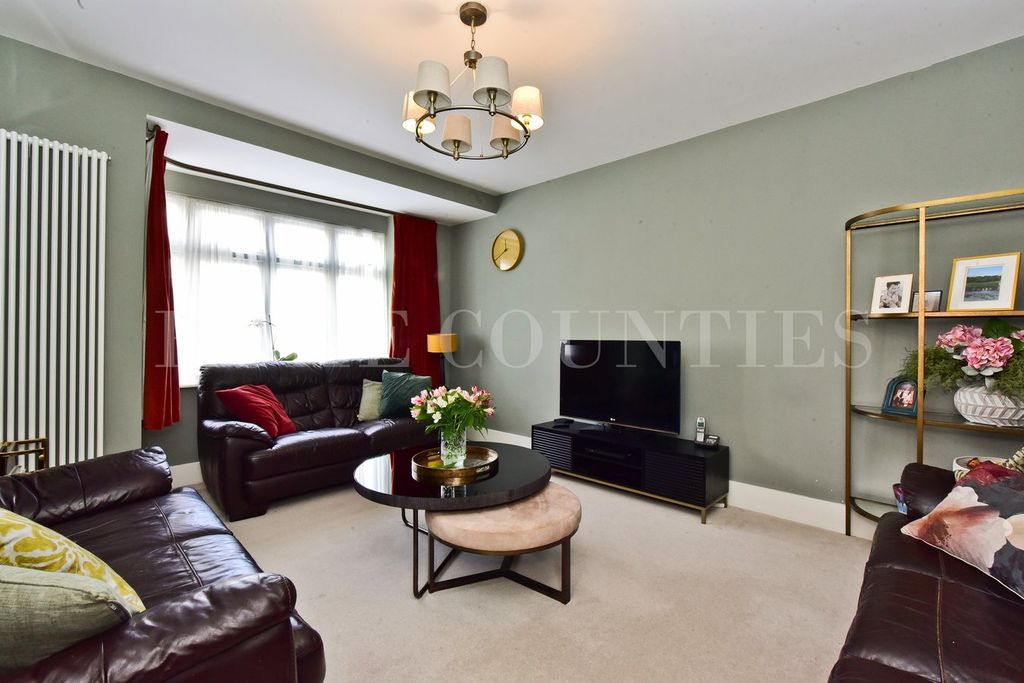 Property photo 2 of 41