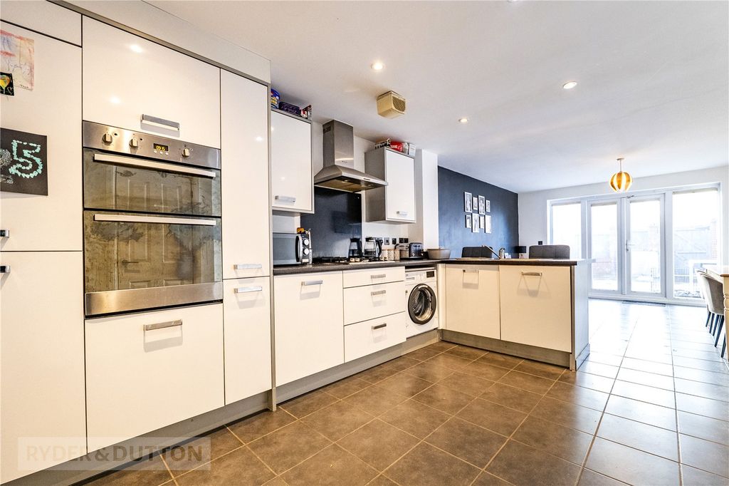 Property photo 2 of 27 Kitchen/Diner/Living