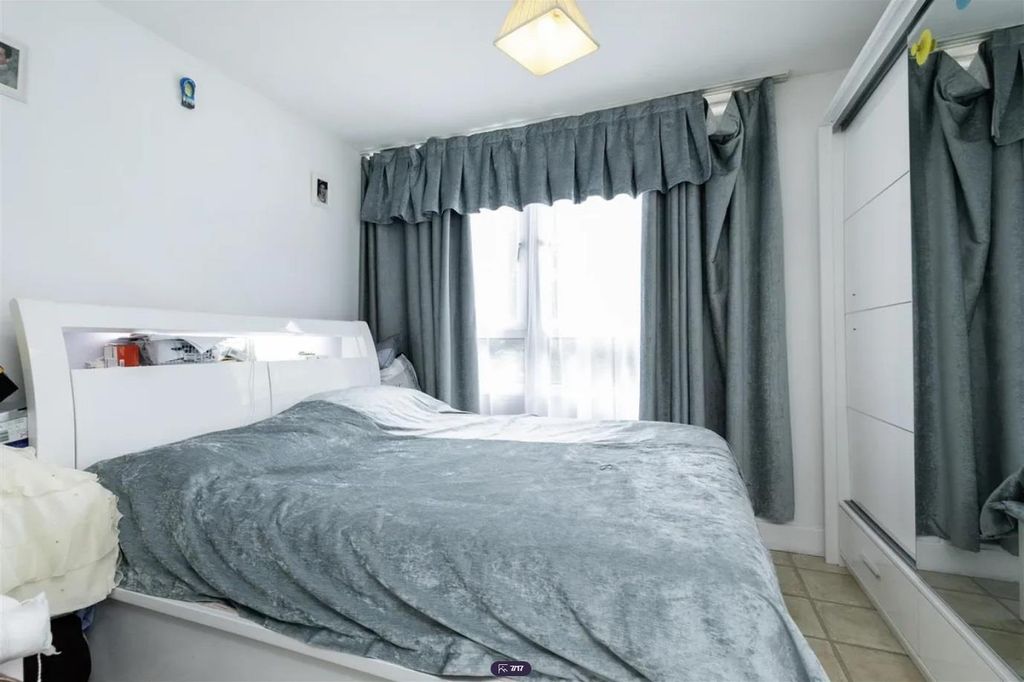 Property photo 2 of 11 Bedroom 1.Jpg