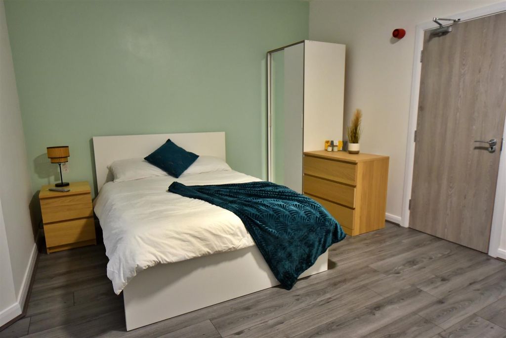 Property photo 1 of 5 165Ar_Room10_01.Jpg