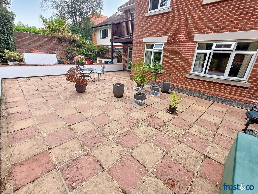 Property photo 3 of 20 Terrace