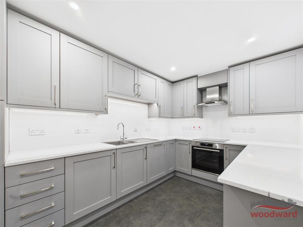 Property photo 2 of 19 Cam05267G0-Pr0162-Still019.Jpg