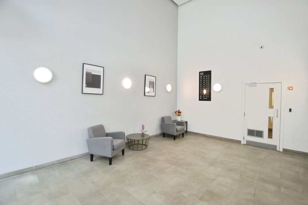 Property photo 2 of 12 Communal Entrance