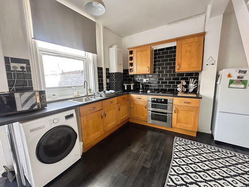 Property photo 3 of 10 Kitchen