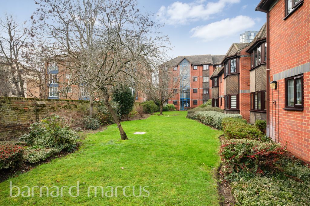 Property photo 3 of 8 Garden