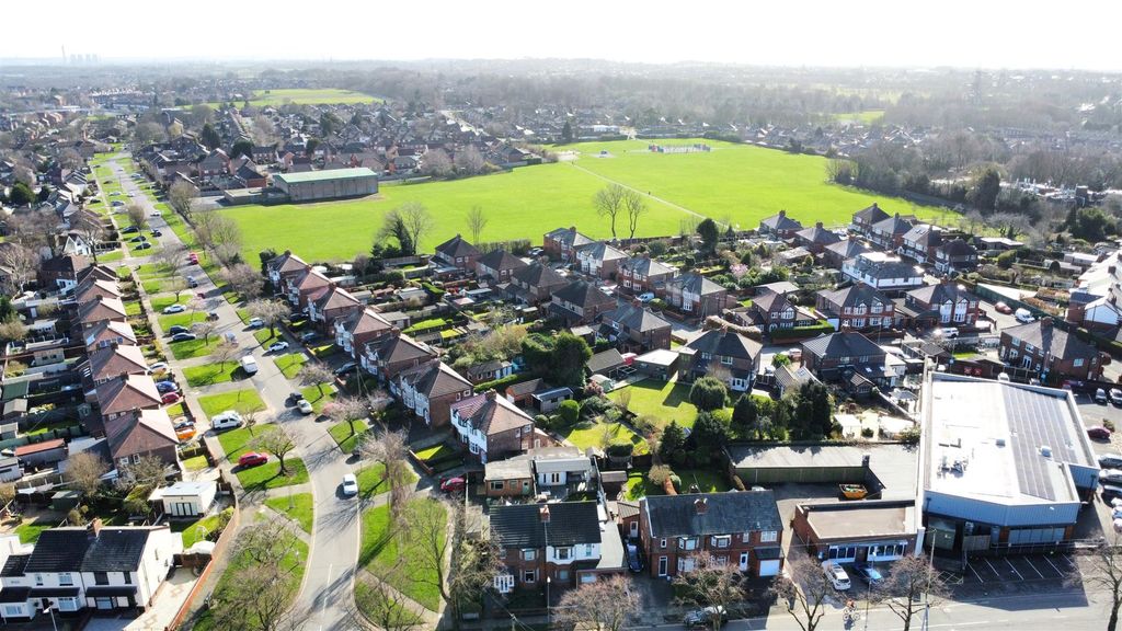 Property photo 2 of 35 Freckleton Road