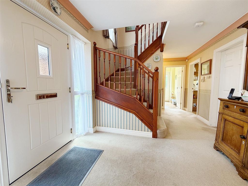 Property photo 2 of 36 Entrance Hall