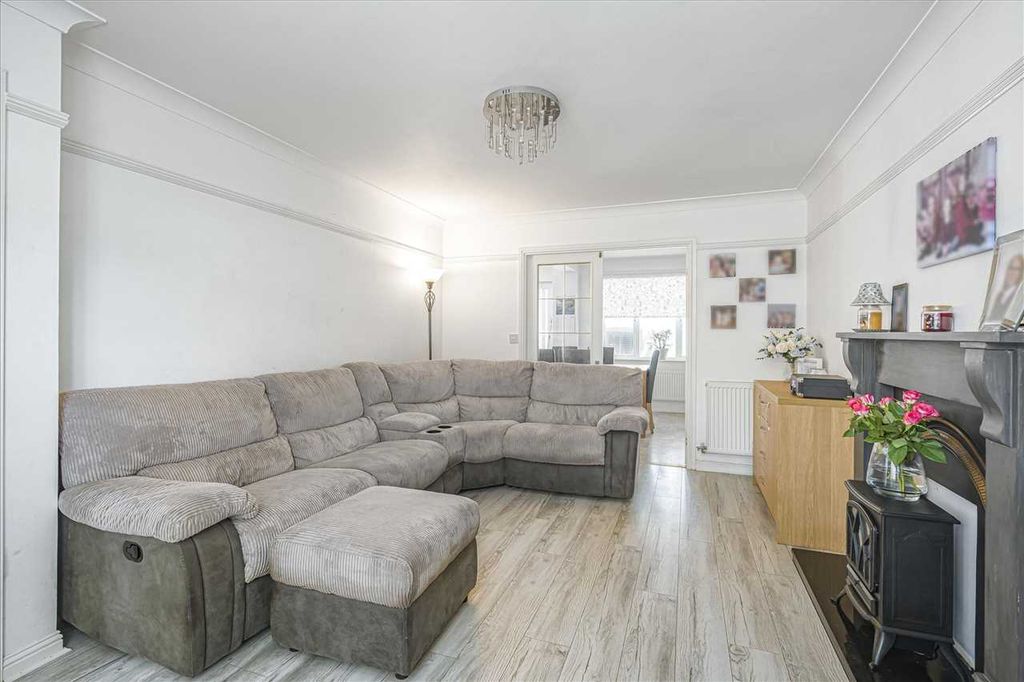 Property photo 2 of 23