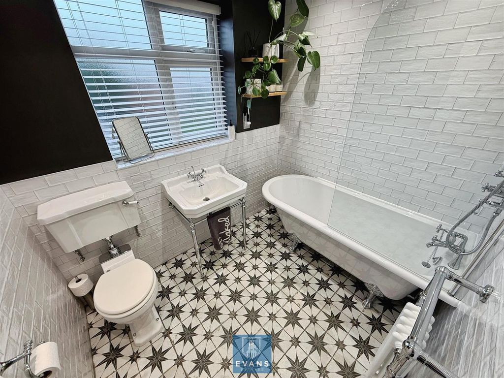 Property photo 3 of 20 Bathroom