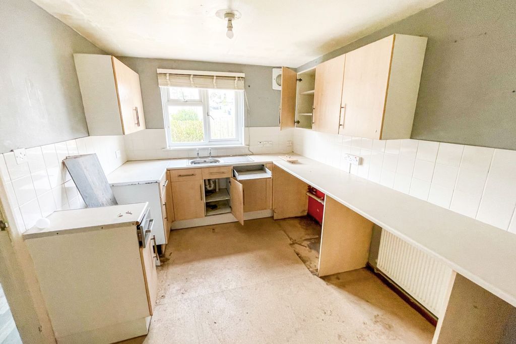 Property photo 2 of 20 49 North Road, Shanklin, Isle Of Wight, Po37 6De