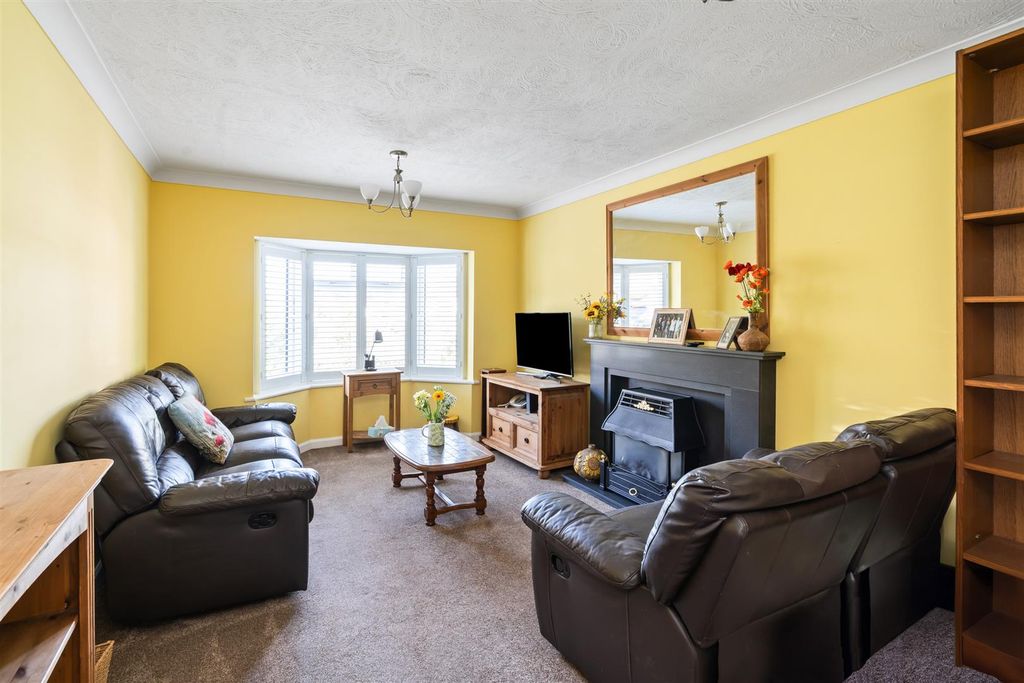 Property photo 2 of 13 1A Marsden Close, Olton_6.Jpg