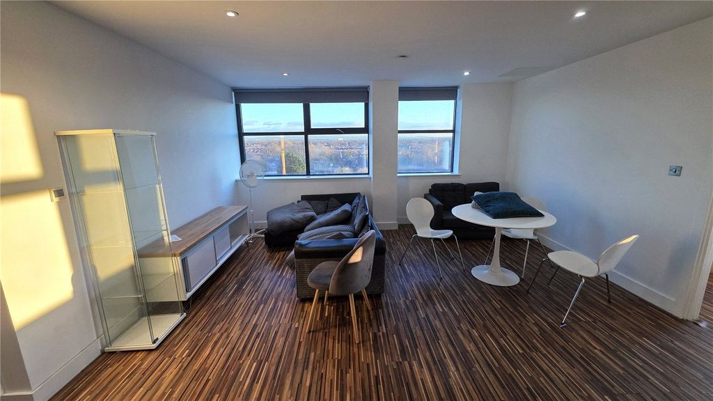 Property photo 1 of 14 Living Room