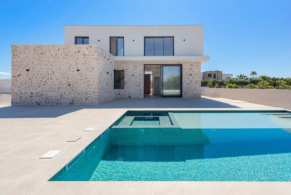 Property photo 1 of 20 Exterior And Pool (2)