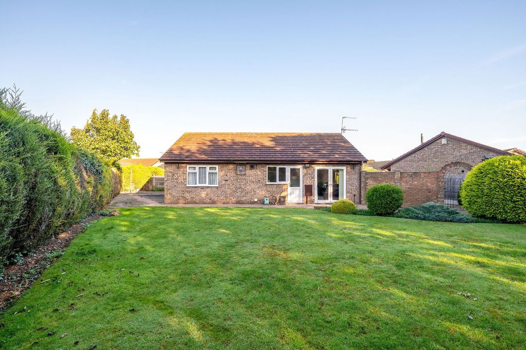 Property photo 2 of 27