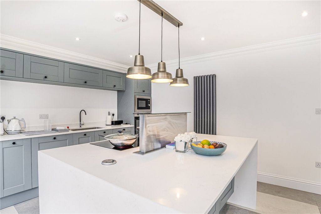 Property photo 3 of 17 Kitchen P1