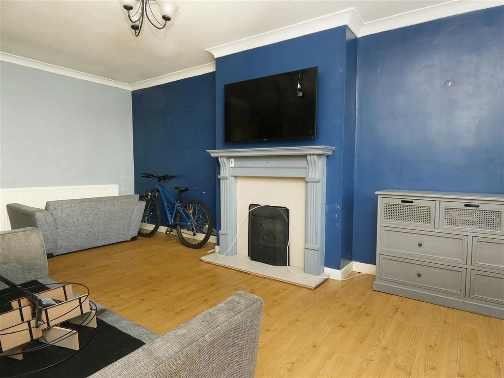 Property photo 2 of 14 Living Room