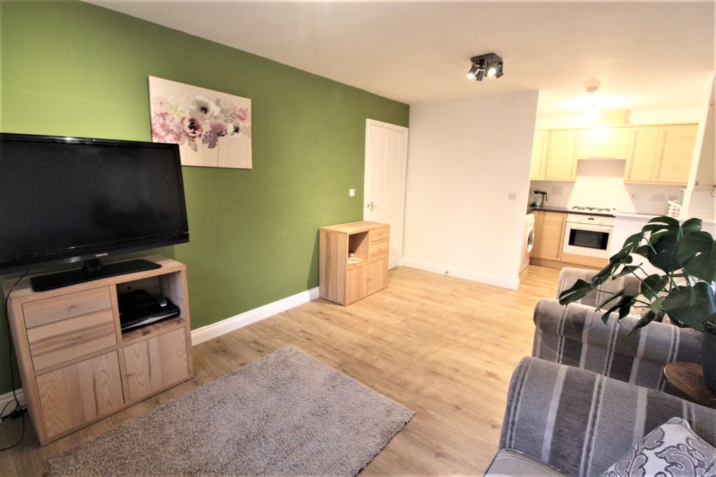 Property photo 3 of 8