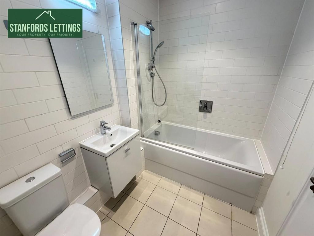 Property photo 3 of 5 Bathroom.Jpg