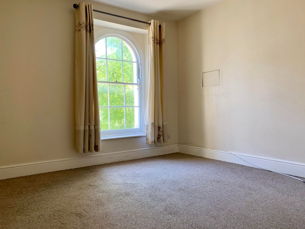 Property photo 2 of 11 Exterior