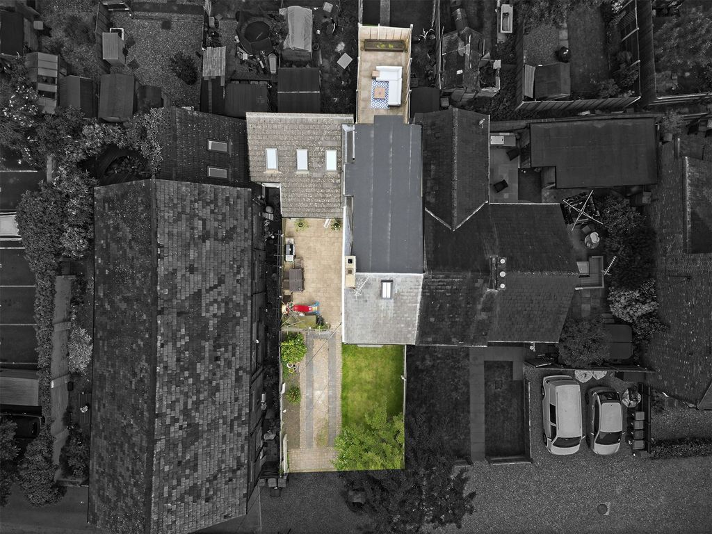 Property photo 2 of 27