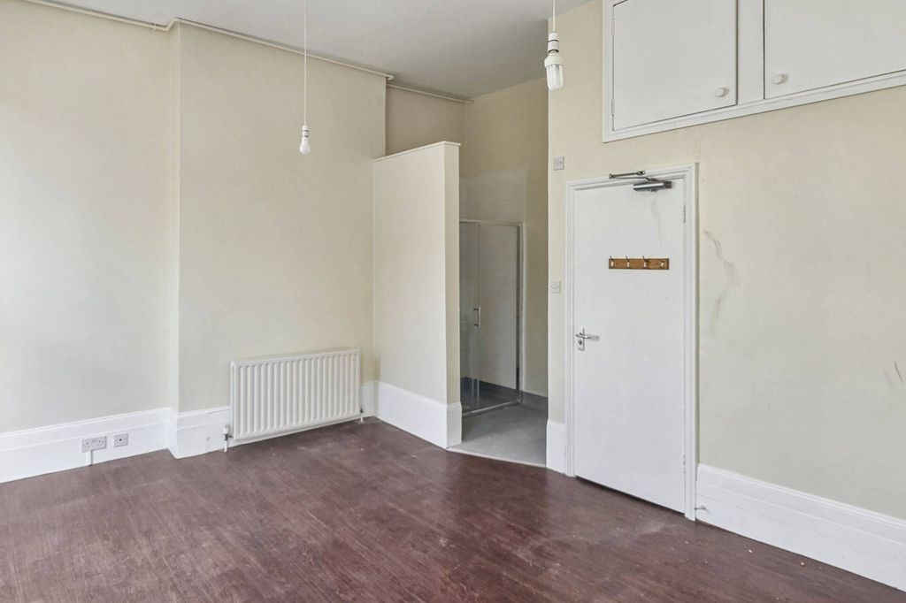 Property photo 3 of 12 24 Moorhouse Road, Notting Hill, London W2 5Dj