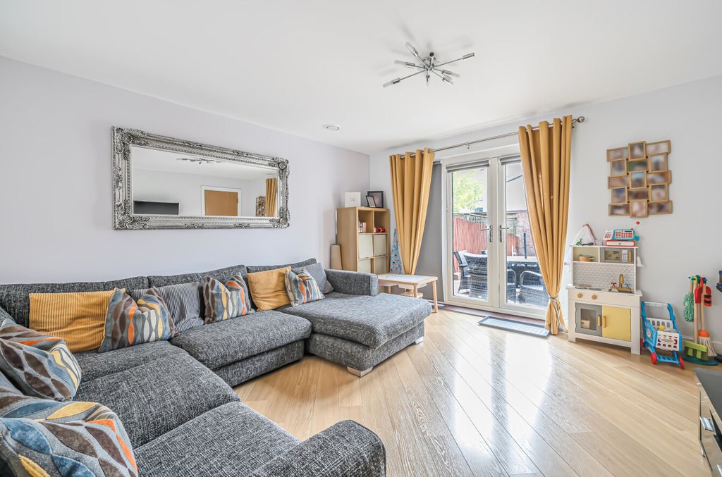 Property photo 3 of 21 1297166-11-684Aa4...