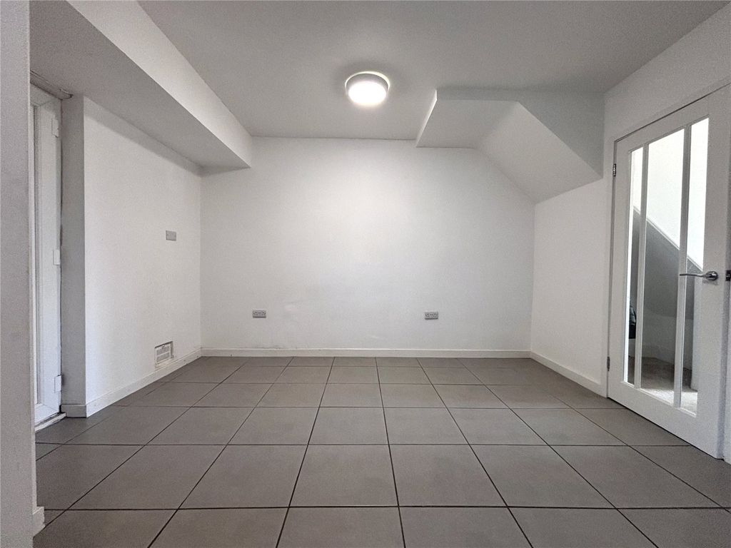 Property photo 3 of 17 Picture No. 13