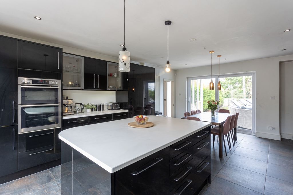 Property photo 3 of 29 Kitchen