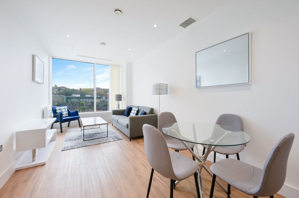 Property photo 2 of 9