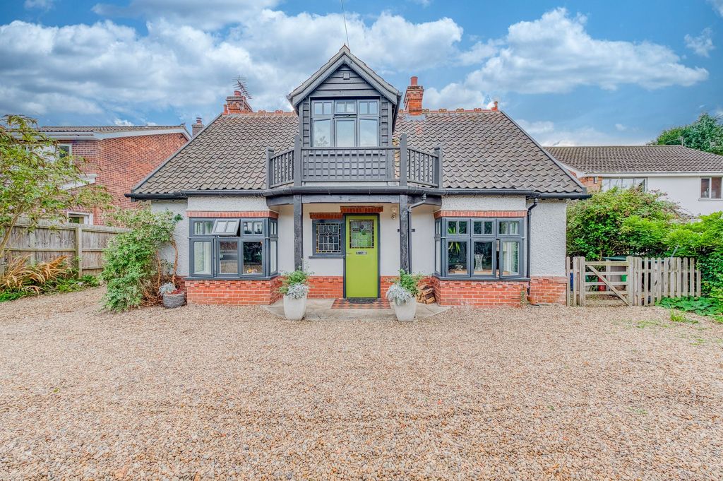 Property photo 1 of 32