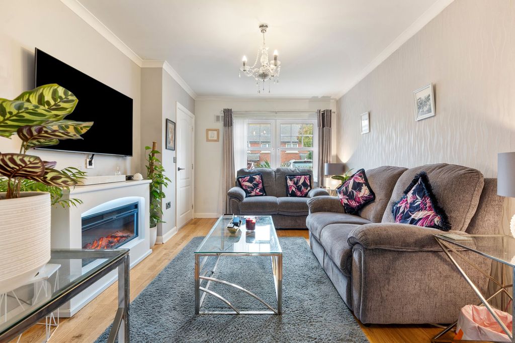 Property photo 2 of 27