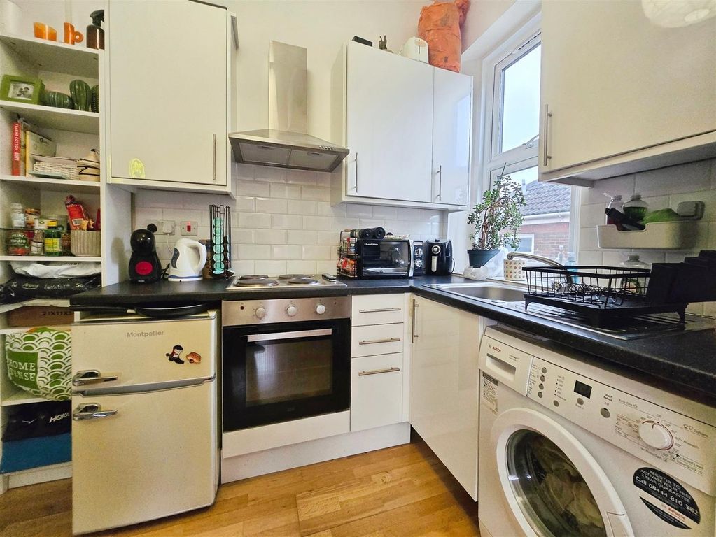 Property photo 3 of 7 Worple (5).Jpg