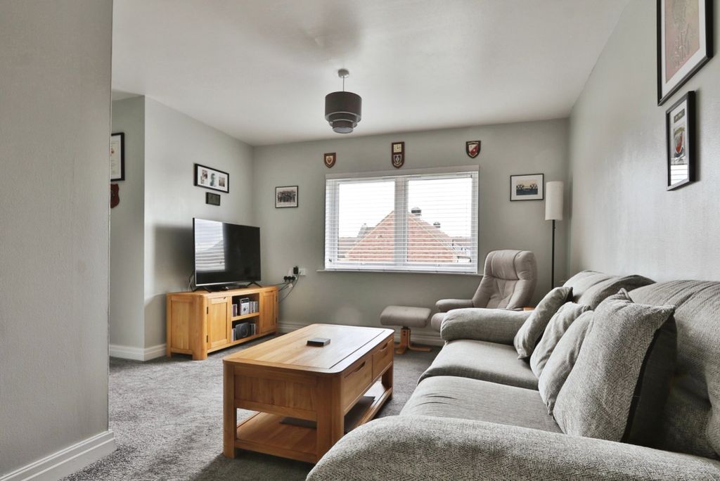 Property photo 2 of 11 4178123
