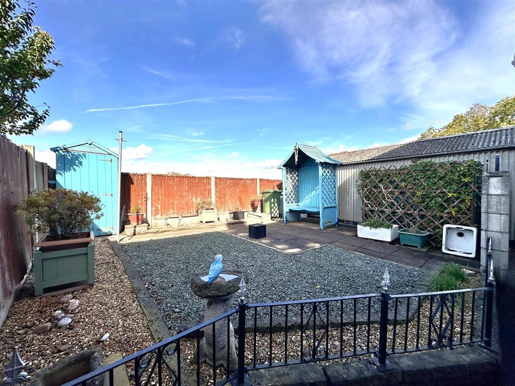 Property photo 3 of 17 Rear Garden 909