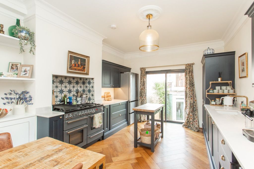 Property photo 3 of 19 Picture 3