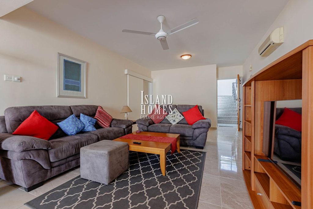 Property photo 2 of 33
