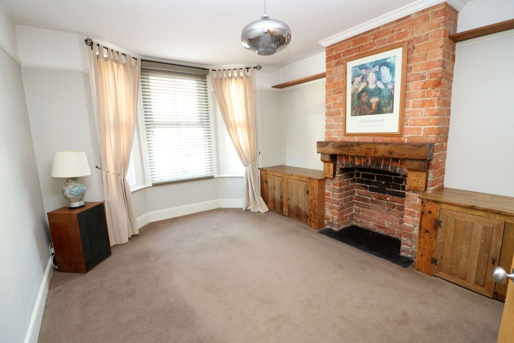 Property photo 2 of 16 Lounge